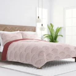 Quilts-Kirkland's Home Terra Scalloped Reversible 2-Pc. Twin Quilt Set Red/White