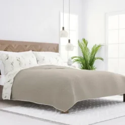 Quilts-Kirkland's Home Watercolor Leaves Reversible 3-Pc. King Quilt Set White/Green/Tan