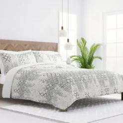 Quilts-Kirkland's Home White Trellis Reversible 3-Pc. Queen Quilt Set White/Gray